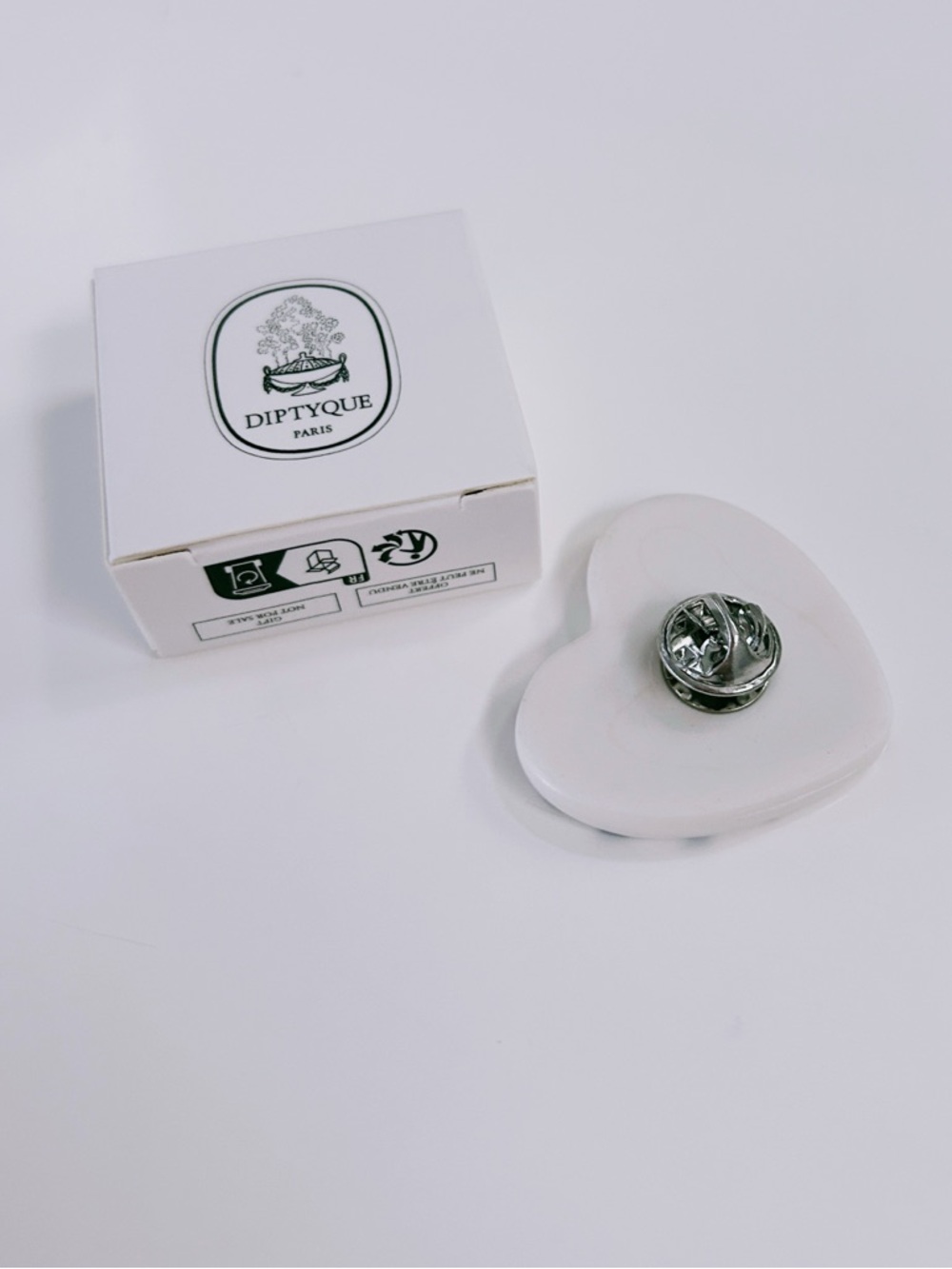 Diptyque limited Heart-Shaped brooch - Picture 2 of 4